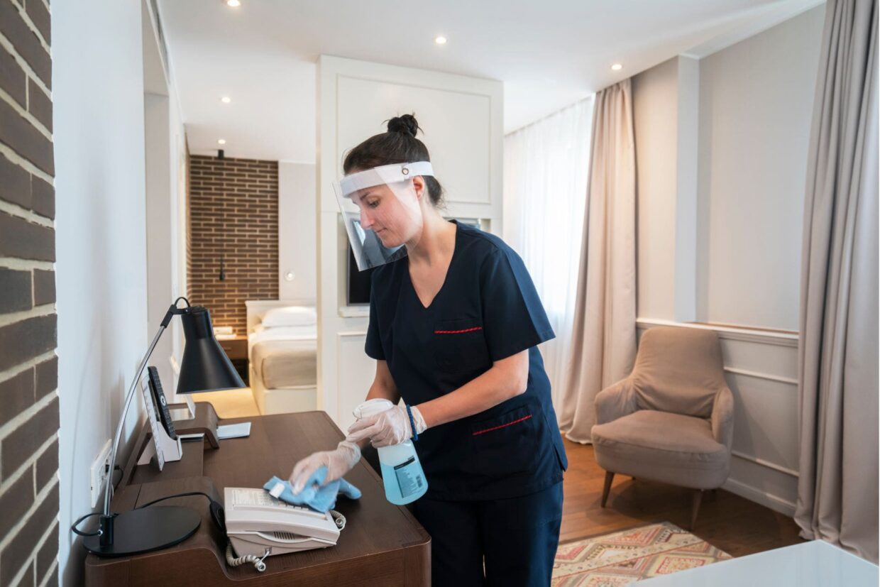 Igienizzazione hotel durante coronavirus hoida min